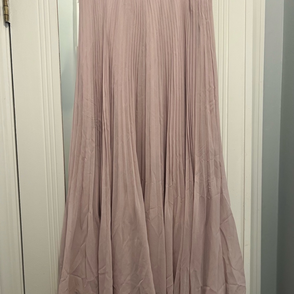 Brand new light pink high-rise midi skirt with an elastic waist and pleats.